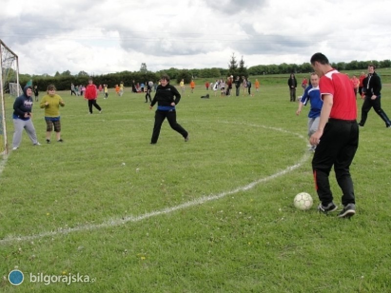 Integracja niepe�nosprawnych na boisku