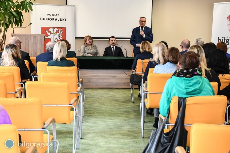 Wizyta wiceministra rodziny i polityki społecznej w powiecie biłgorajskim