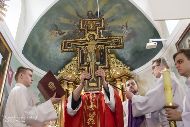 Jak będzie wyglądać Triduum Paschalne w biłgorajskich parafiach?