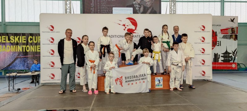 14 medali dla biłgorajskich karateków