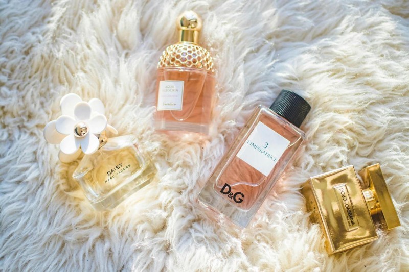 Jak wybrać perfumy dla siebie? Czym się kierować? Wskazówki