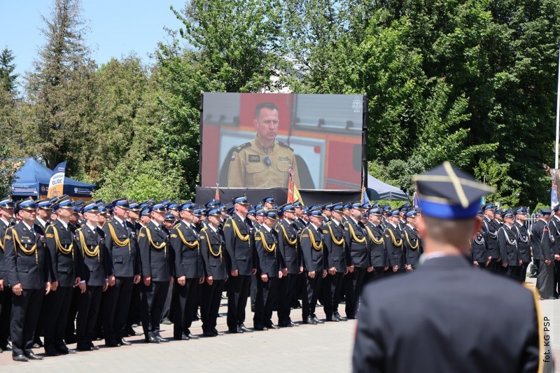 Docenieni za służbę i walkę z pożarem Puszczy Solskiej. Lista odznaczonych i awansowanych strażaków
