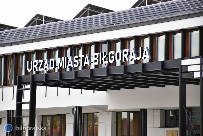 Cztery osoby walczą o stanowisko sekretarza